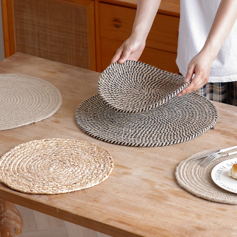 Round carpet made of braided jute with spiral structure and flat weaving Stornfield
