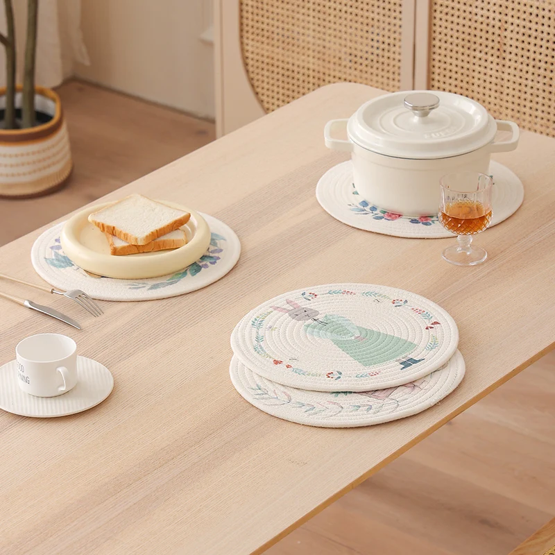 Round placemat made of woven cotton with a cute rhinoceros illustration and floral wreath Stornfield