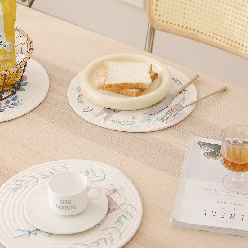 Round placemat made of woven cotton with a cute rhinoceros illustration and floral wreath Stornfield