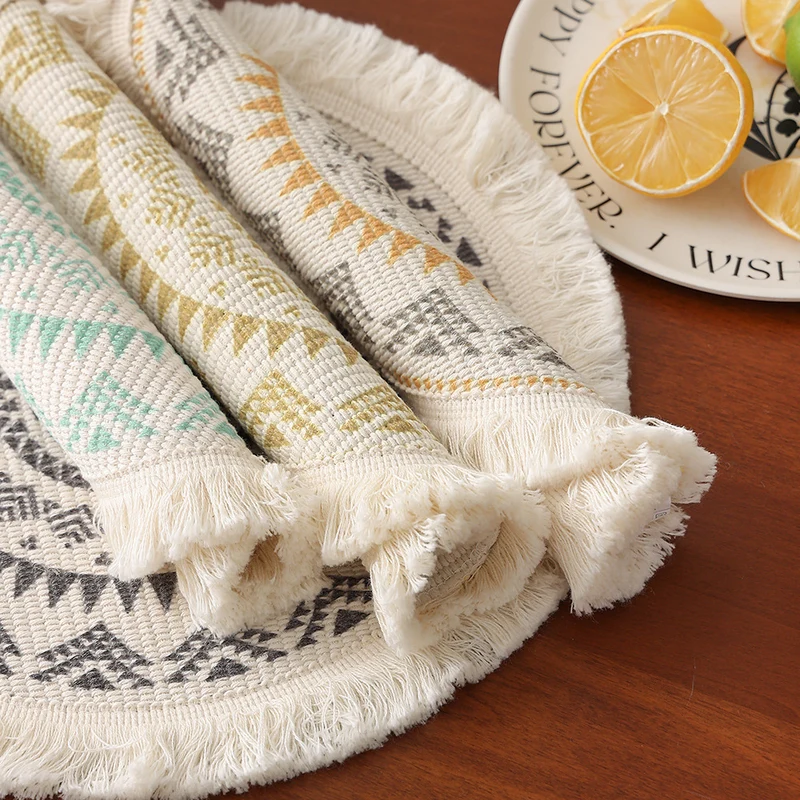 Round woven placemat with fringes and mandala jacquard structure Stornfield
