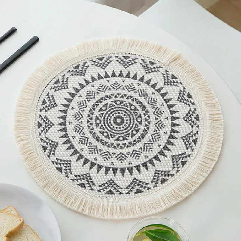 Round woven placemat with fringes and mandala jacquard structure Stornfield