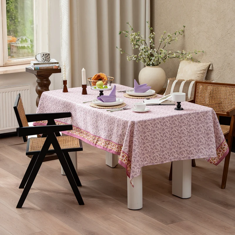 Rectangular tablecloth in country house style made of cotton blend fabric with floral all-over print Stornfield