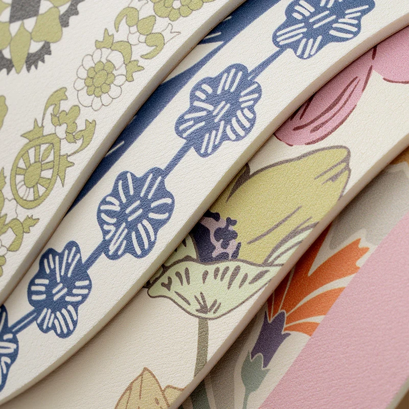 Oval wipeable table set made of vinyl with floral retro pattern and non-slip back Stornfield