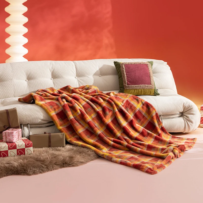 Cozy microfiber throw blanket with checkered pattern, extra soft thermal fleece and light heat effect Stornfield