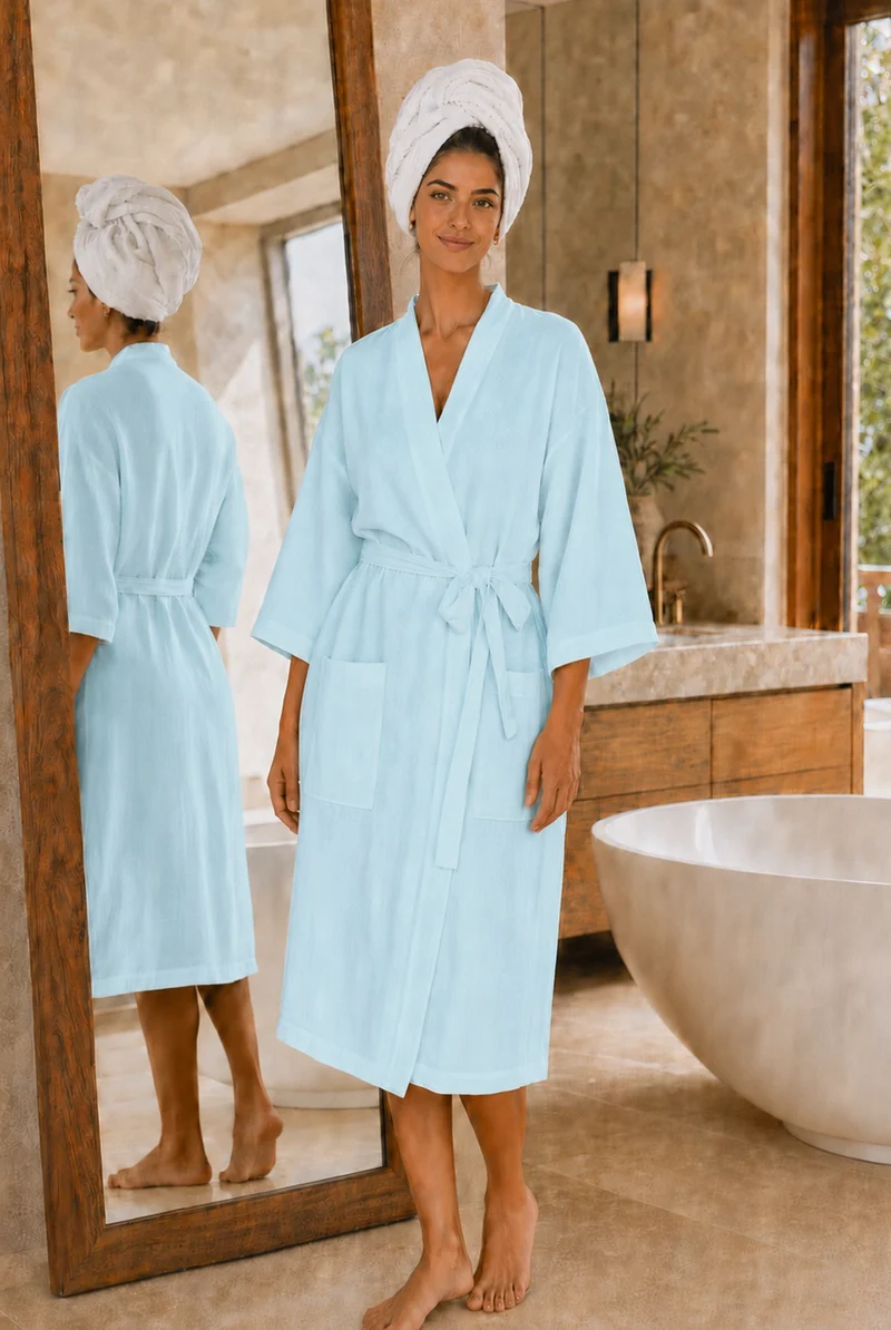 Langer Damen-Bademantel mit Kimono-Kragen aus Leinen in Eisblau - Laís