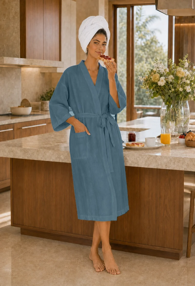 Langer Damen-Bademantel mit Kimono-Kragen aus Leinen in Französisch Blau - Laís
