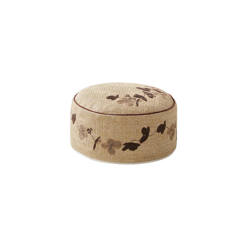 Runde Boden-Pouf-Sitzgelegenheit mit bestickter Blumenbordüre Karnz