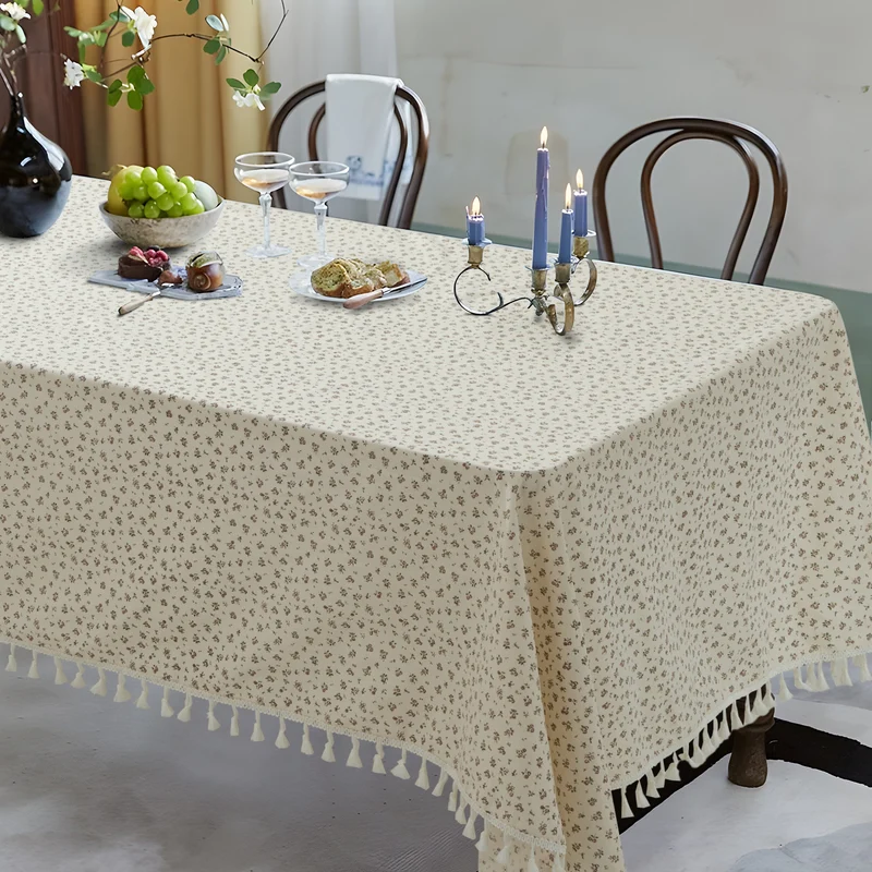 Rechteckige Tischdecke mit floralem Millefleurs‑Print und Baumwoll‑Quasten Karnz