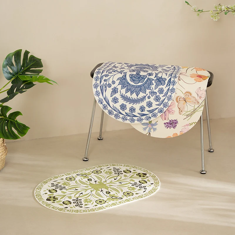 Ovales abwischbares Tischset aus Vinyl mit floralem Retro-Muster und rutschfester Rückseite Karnz