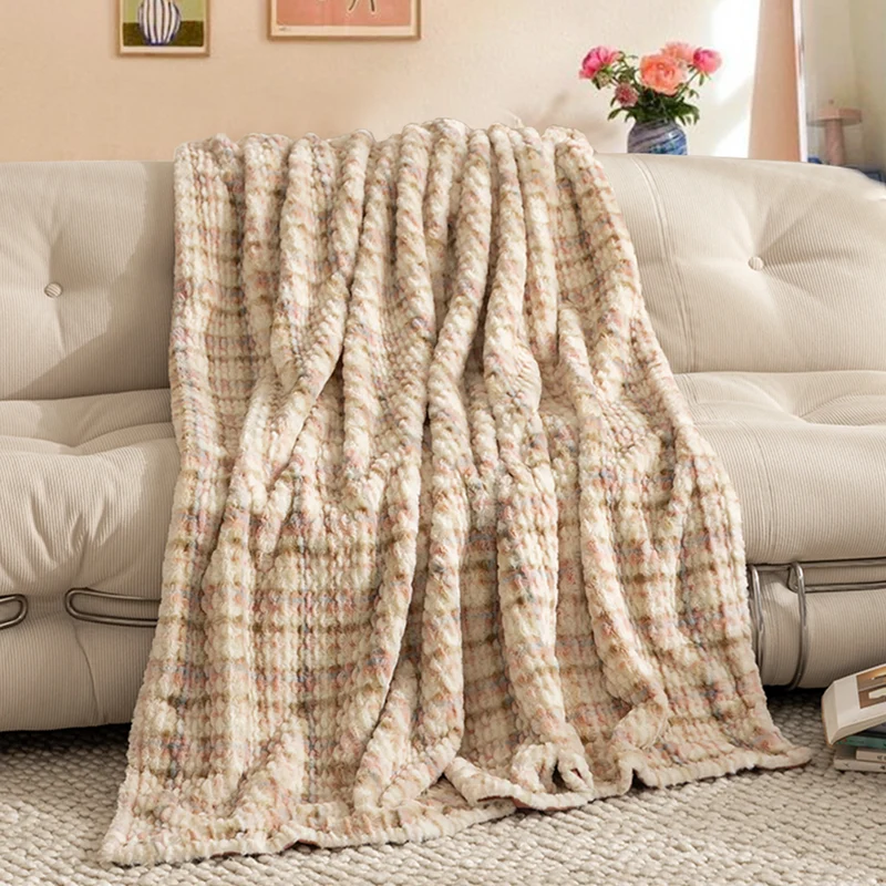 Kuscheldecke aus luxuriösem Kunstfell mit gewellter Struktur und weicher Mikrofaser-Rückseite Karnz