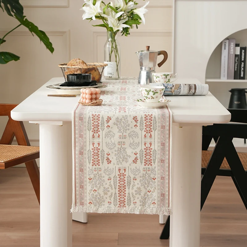 Gewebter Jacquard-Tischläufer mit floralem Medaillon und Fransen Karnz