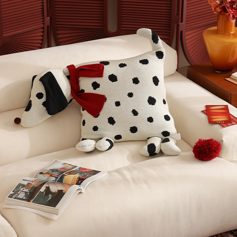 Dekoratives Strick-Kuschelkissen in Hundeform mit gestepptem Körper und Schleifen-Detail Karnz