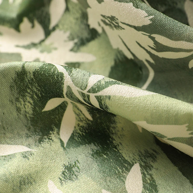 Dekorativer Kurzflor-Teppich mit gewelltem Rand und floralem Aquarellmuster Karnz