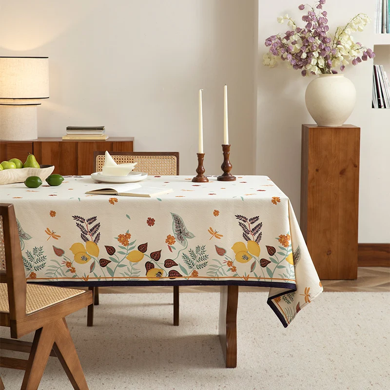 Tischdecke aus Baumwollmischung mit floraler Bordüren‑Illustration und verstärktem Saum Karnz