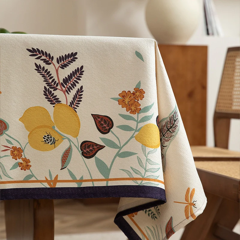 Tischdecke aus Baumwollmischung mit floraler Bordüren‑Illustration und verstärktem Saum Karnz