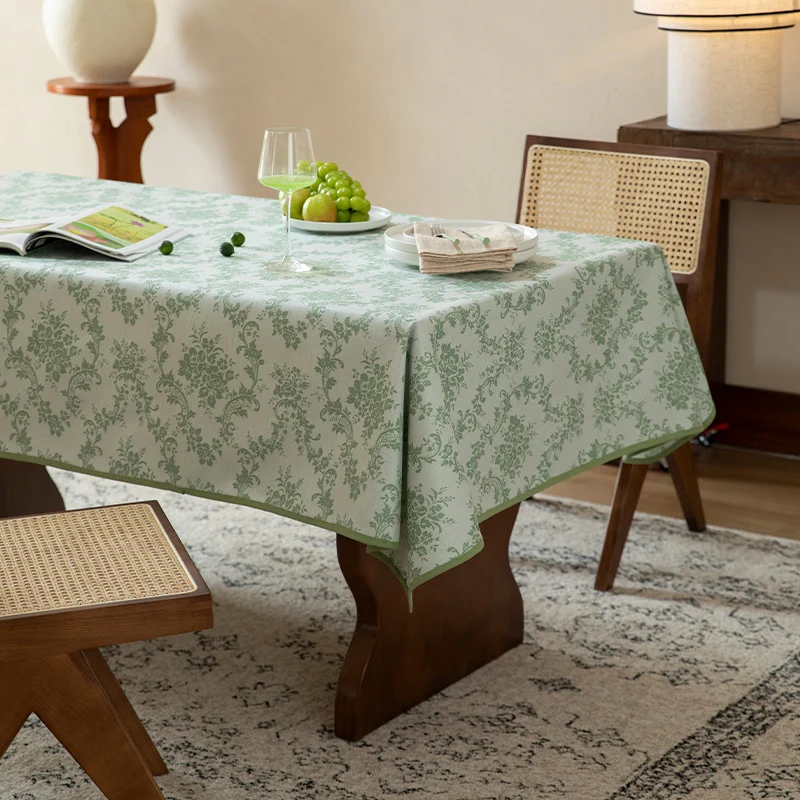 Rechteckige jacquard-gewebte Tischdecke mit floraler Damast-Optik und verstärkter Saumkante Karnz