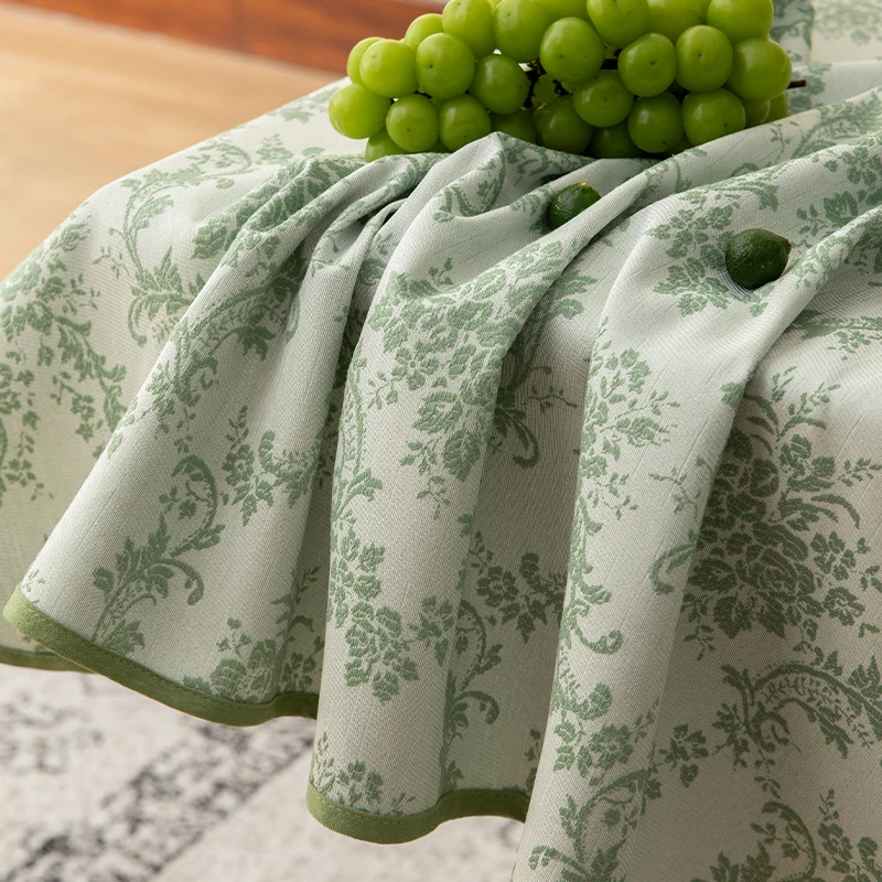 Rechteckige jacquard-gewebte Tischdecke mit floraler Damast-Optik und verstärkter Saumkante Karnz