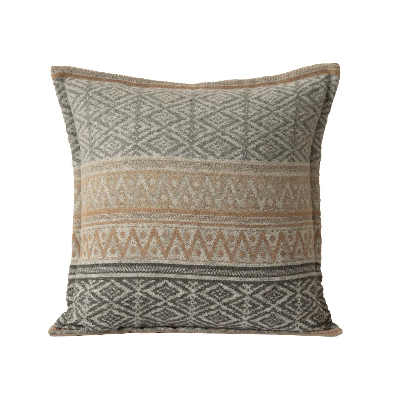 Quadratisches dekoratives Sofakissen mit jacquard-gewebtem Ornament und weicher Bouclé-Oberfläche Karnz