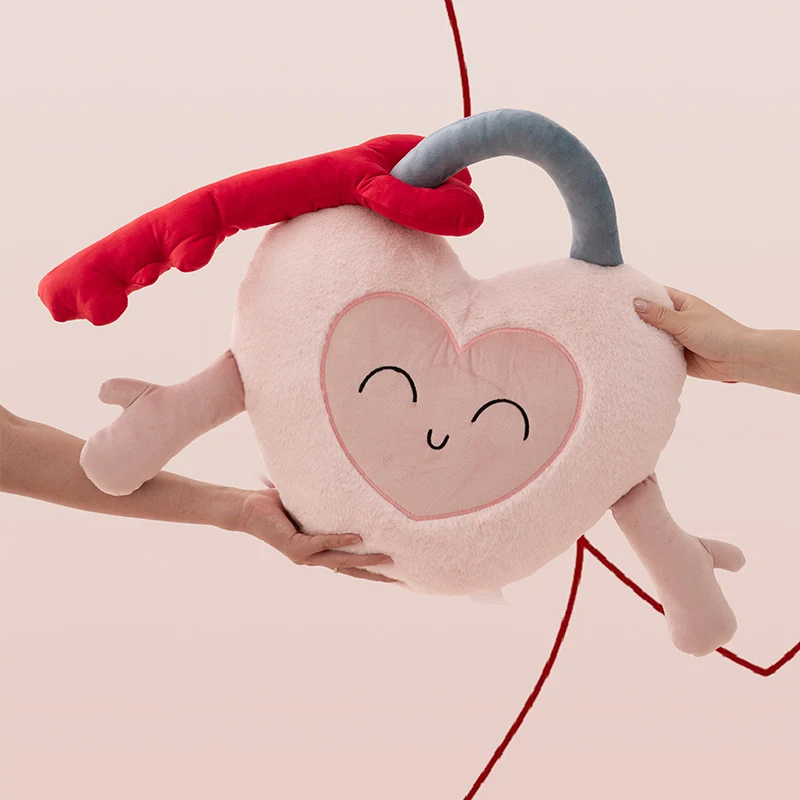 Plüschherz-Kuschelkissen mit angenähtem Schlüsselmotiv und niedlichem Stickgesicht Karnz