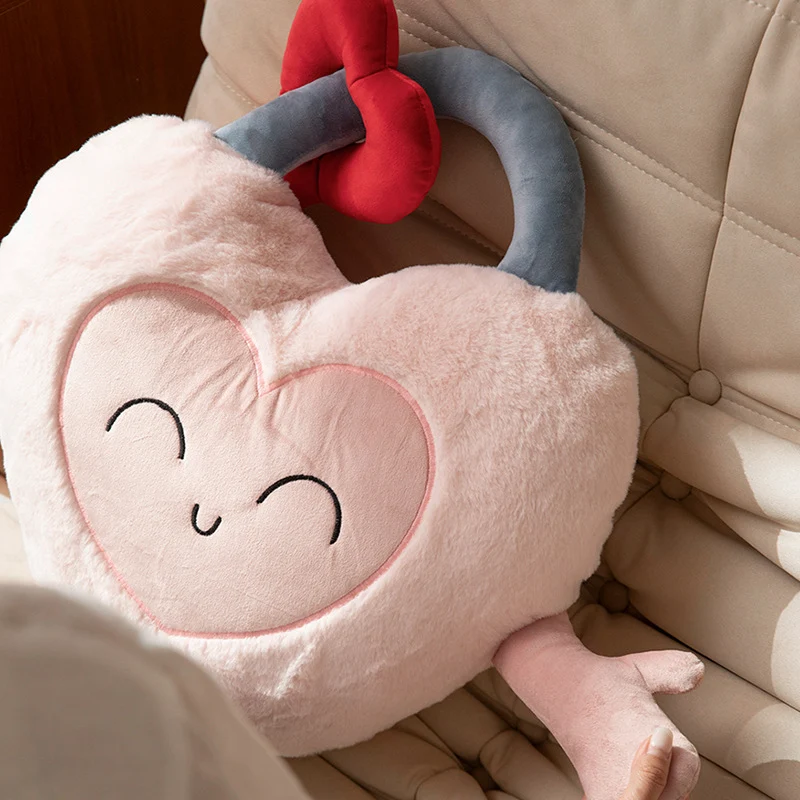 Plüschherz-Kuschelkissen mit angenähtem Schlüsselmotiv und niedlichem Stickgesicht Karnz