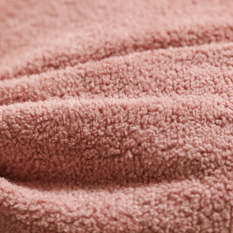 Kuscheliges Katzenform-Nackenkissen aus Mikrofleece Karnz