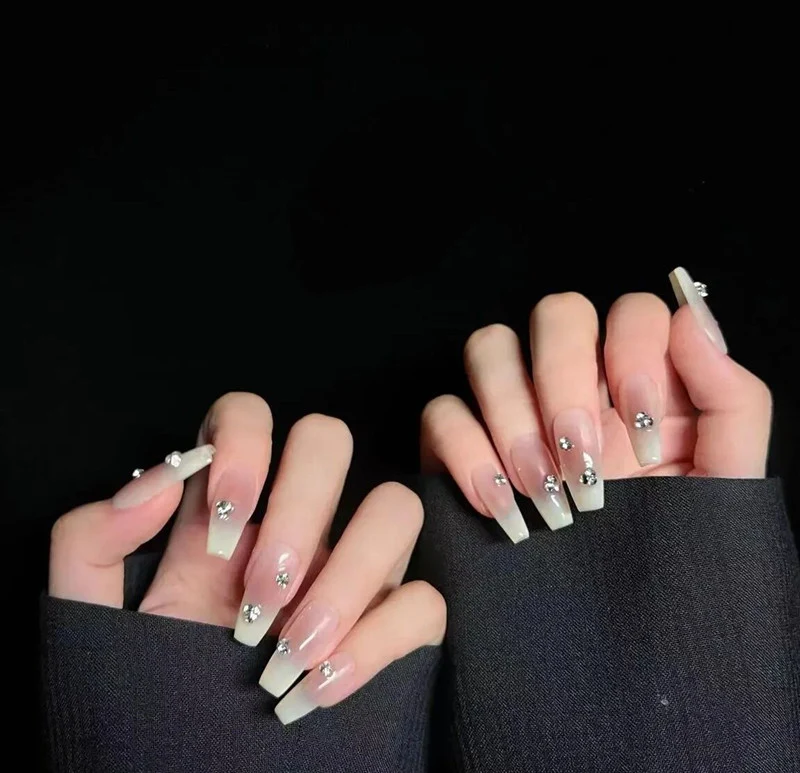 Elegant Rhinestone-Embellished Press-On Nails Stornfield