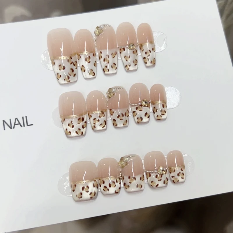 Elegant Press-On Nail Set with Luxe Design Stornfield