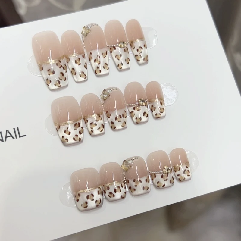 Elegant Press-On Nail Set with Luxe Design Stornfield