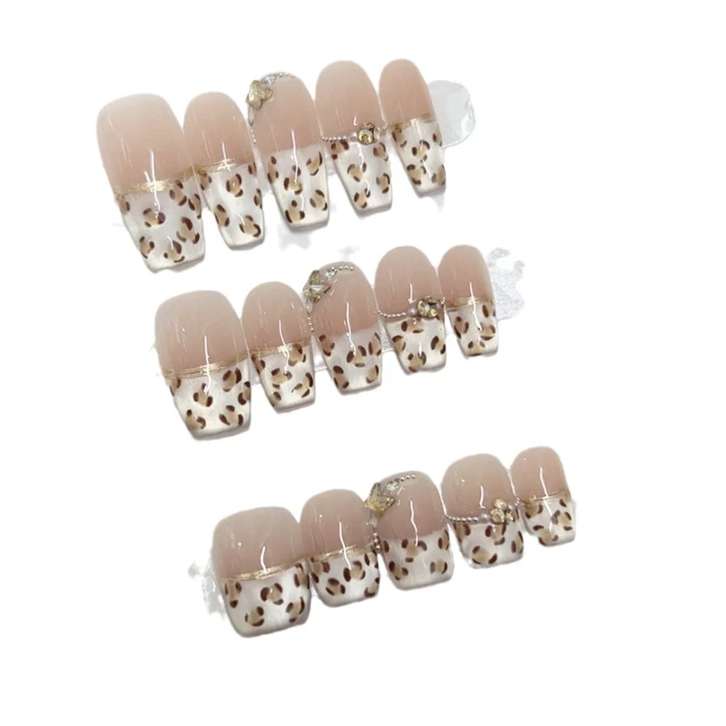 Elegant Press-On Nail Set with Luxe Design Stornfield