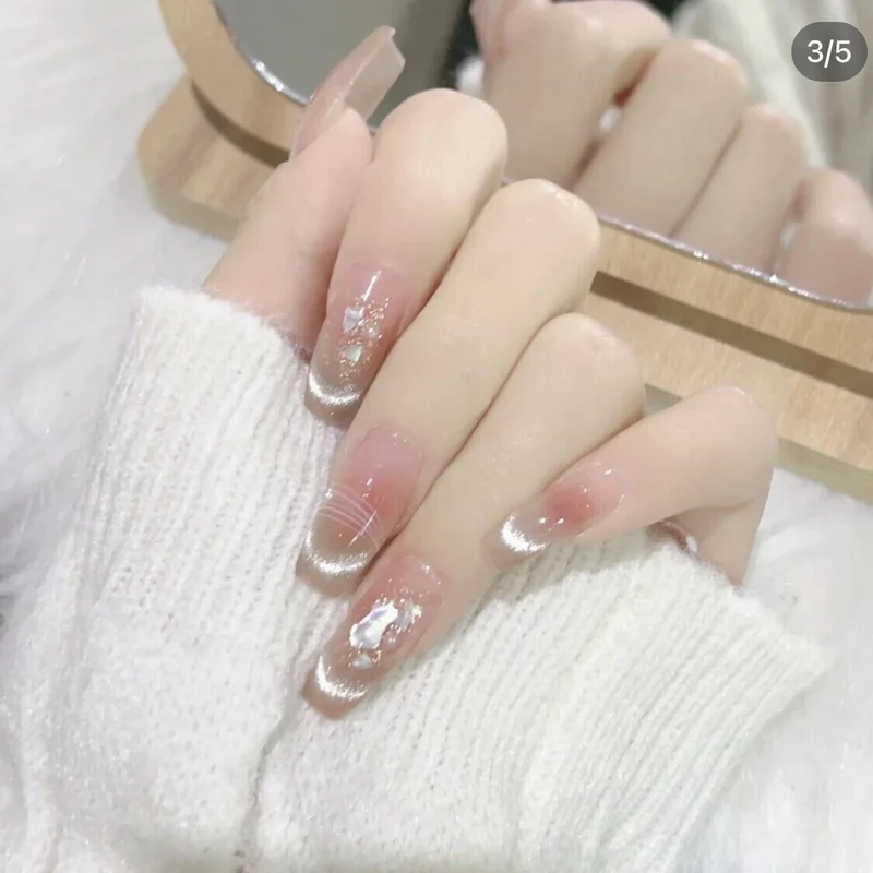 Elegant Press-On Nail Art Set with Glittering Tips Stornfield