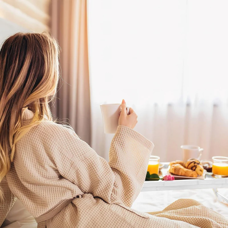Klappbares Serviertablett aus Bambus für Frühstück im Bett