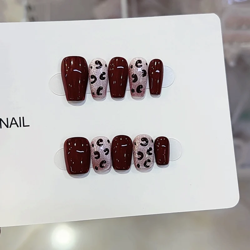 Stylish Press-On Nail Art Set Stornfield