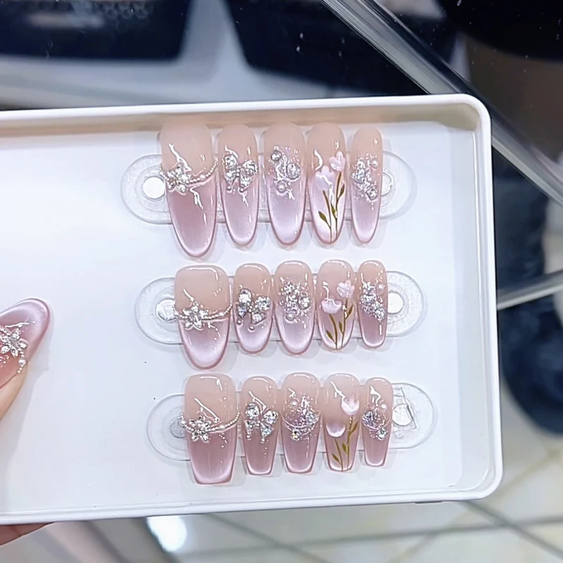 Stylish Floral-Embellished Press-On Nail Set Stornfield