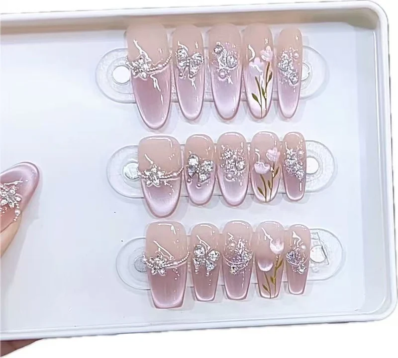 Stylish Floral-Embellished Press-On Nail Set Stornfield