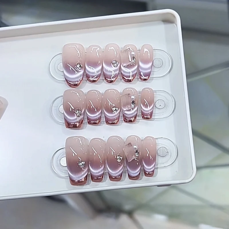 Premium Press-On Nail Set with Elegant Gradient Design Stornfield