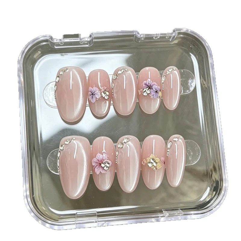 Floral-Accented Press-On Nail Set Stornfield