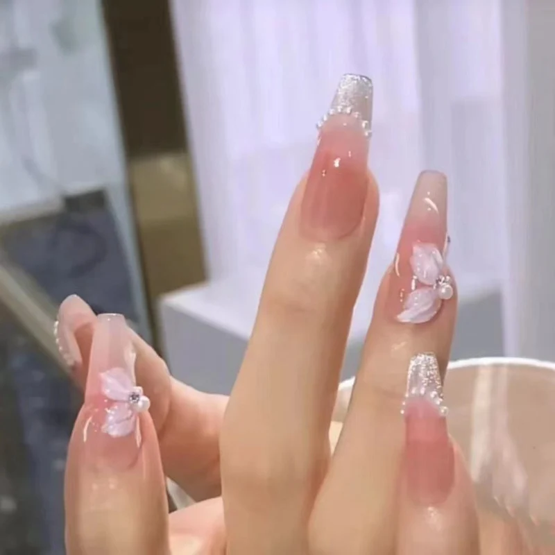 Floral Accent Press-On Nail Set Stornfield