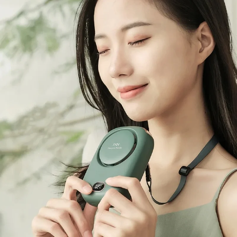 Tragbarer Halsventilator mit Display – USB-aufladbarer Mini-Ventilator mit 3 Geschwindigkeitsstufen und Trageband für Reisen & Outdoor