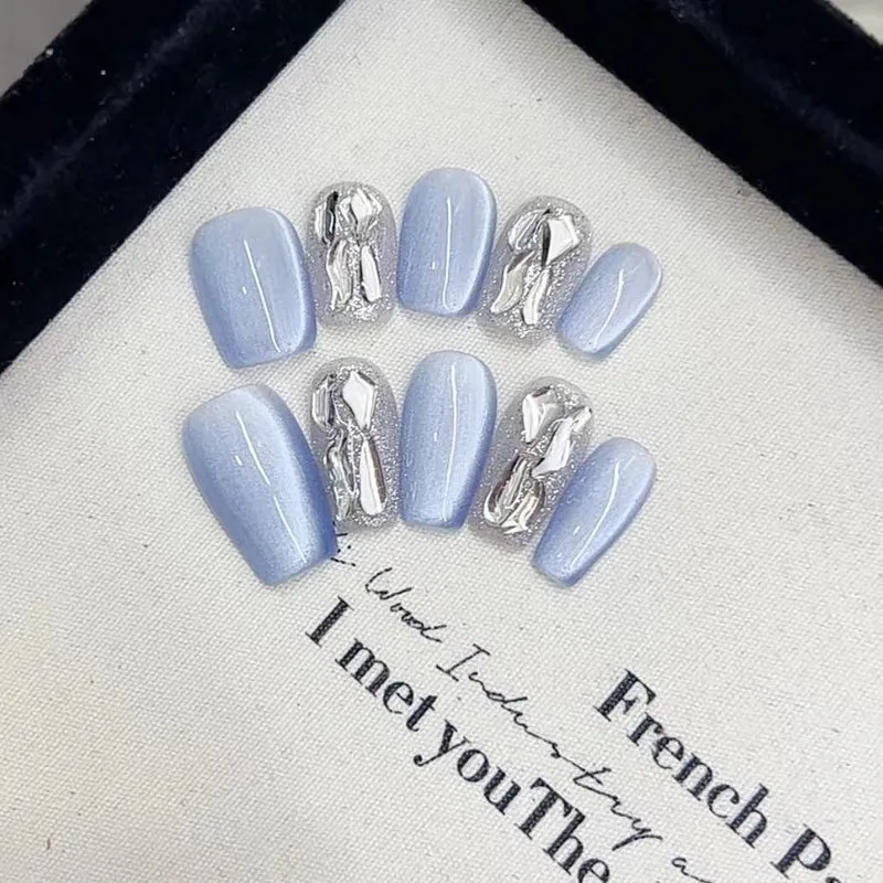Artistic Press-On Nail Set with Metallic Accents Stornfield