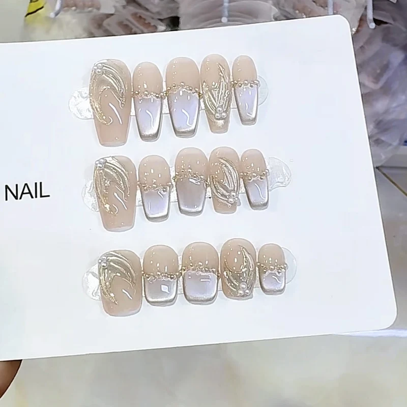 Artistic Press-On Nail Set with Elegant Design Stornfield