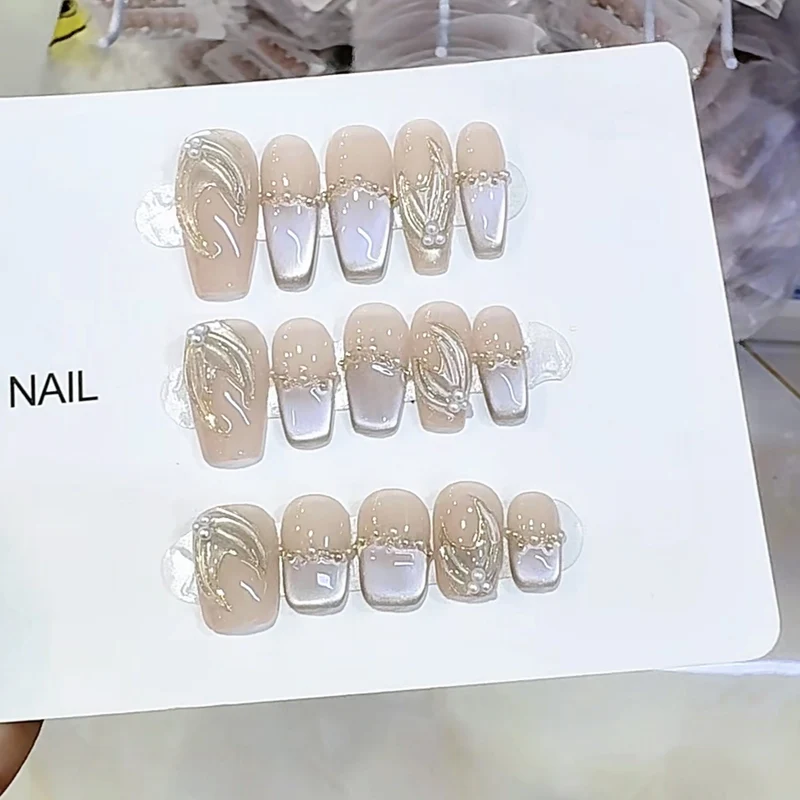 Artistic Press-On Nail Set with Elegant Design Stornfield