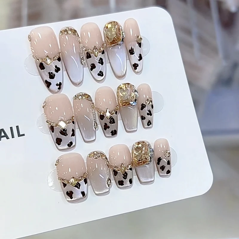 Artistic Press-On Nail Art Set with Luxe Accents Stornfield