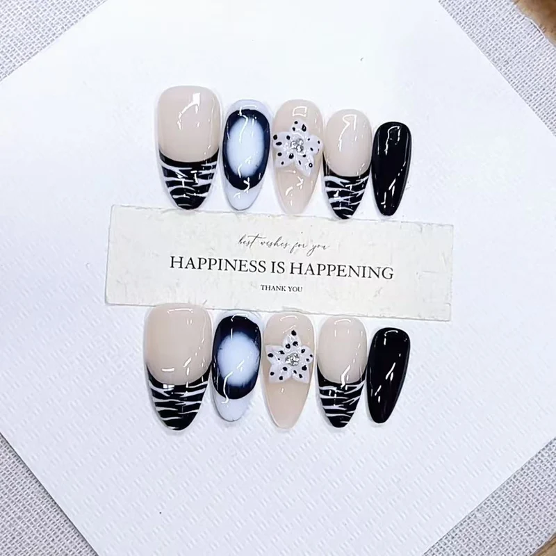 Artistic Press-On Nail Art Set with Elegant Floral Design Stornfield