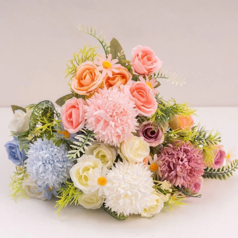 Lebhaftes dekoratives Blumenbouquet