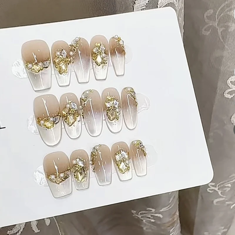 Elegant Ombre Press-On Nail Set with Gold Accents Stornfield