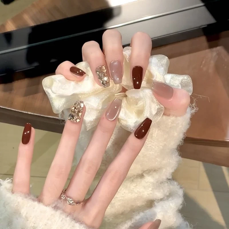 Elegant Gel Press-On Nail Art Set with Decorative Accents Stornfield