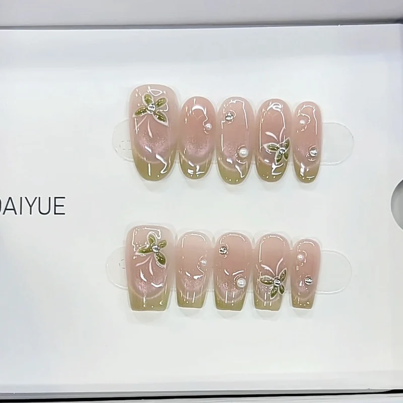 Elegant Floral Press-On Nail Art Stornfield