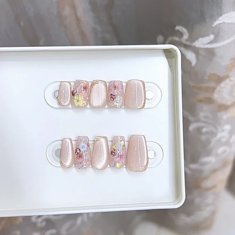 Elegant Floral-Design Press-On Nail Set Stornfield
