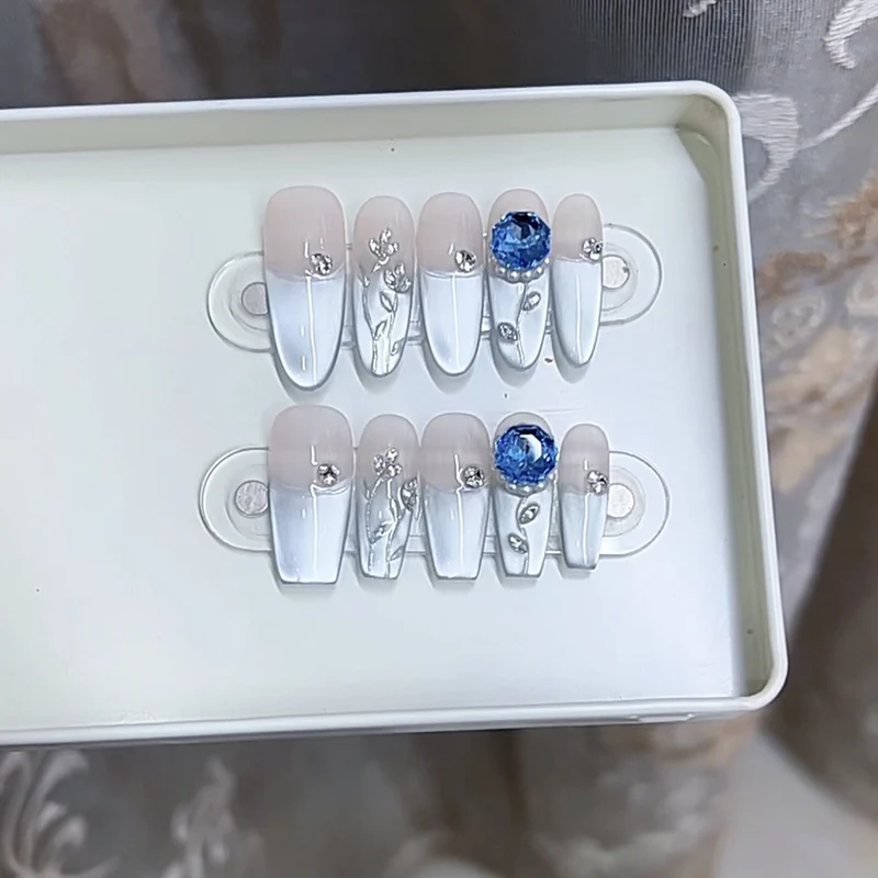 Elegant Floral Design Press-On Nail Set Stornfield