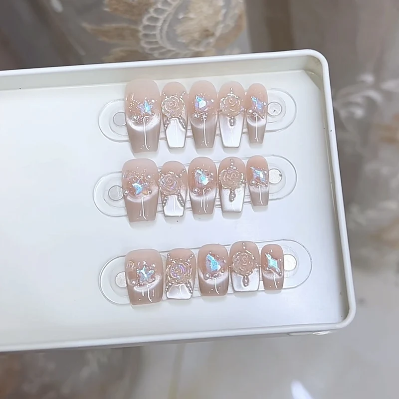 Elegant Floral Design Press-On Nail Set Stornfield